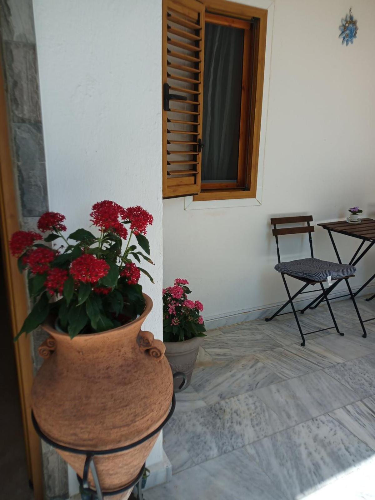 Apartmán St Paul And Peter'S House Asproválta Exteriér fotografie